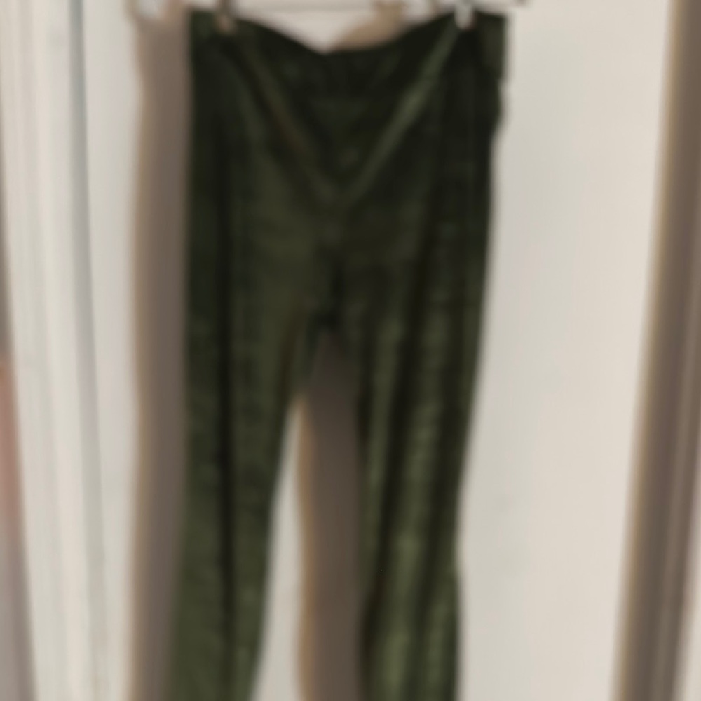 LuLaRoe Green Leggings Soft Stretchy Comfort
